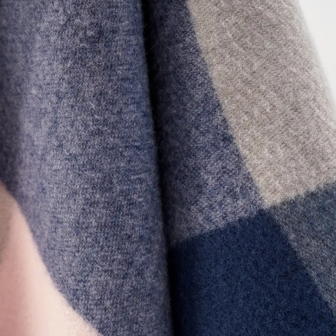 Fjäll Ponchon - Svep in dig i nordiskt lugn